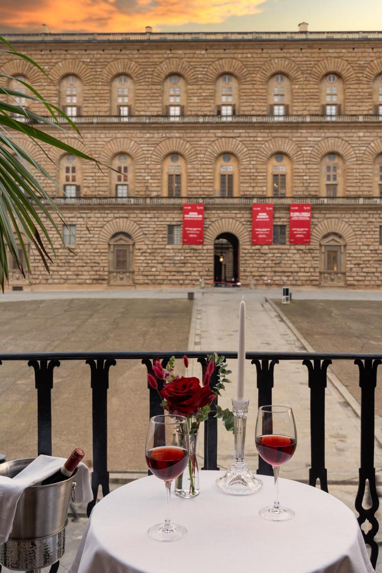 Piazza Pitti Palace - Residenza D'Epoca Florence Exterior photo